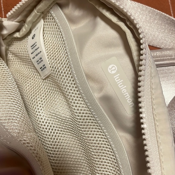 Lululemon in color opal - Picture 6 of 7